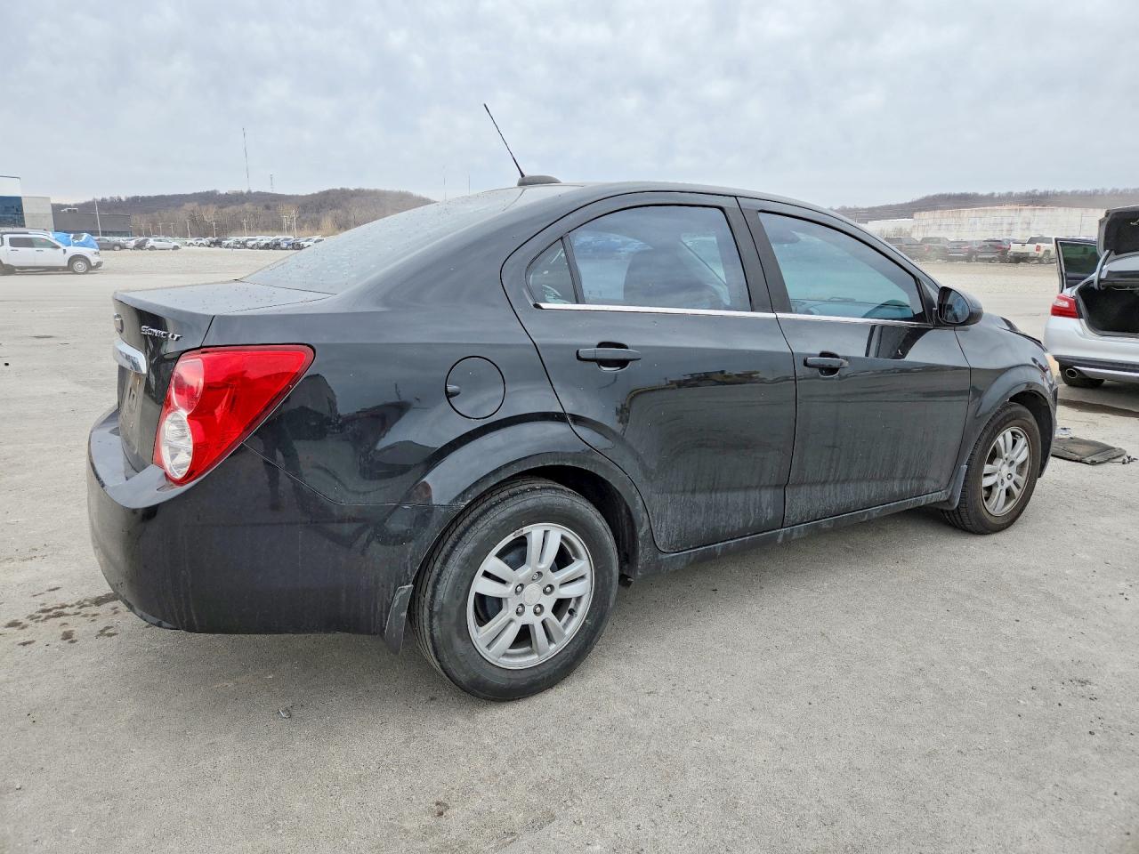 2016 Chevrolet SONIC VIN 1G1JC5SH4G4154248 photo 3