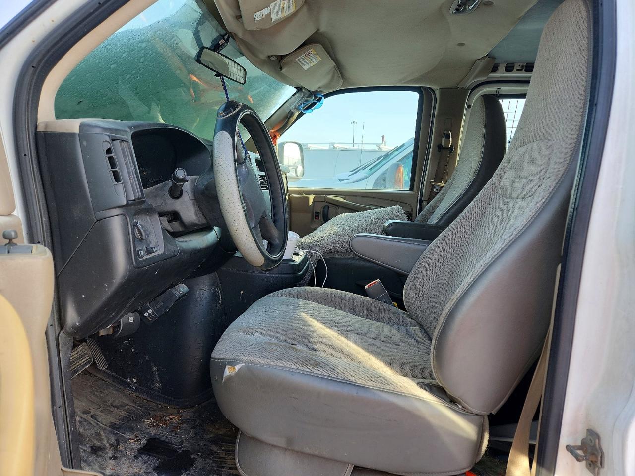 2006 CHEV Express VIN 1GCGG25VX61231842 photo 7