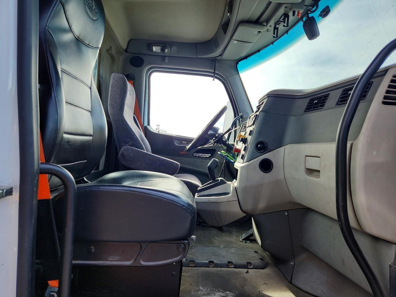 2018 PETERBILT All models VIN 1XPBA48X7JD446427 photo 5