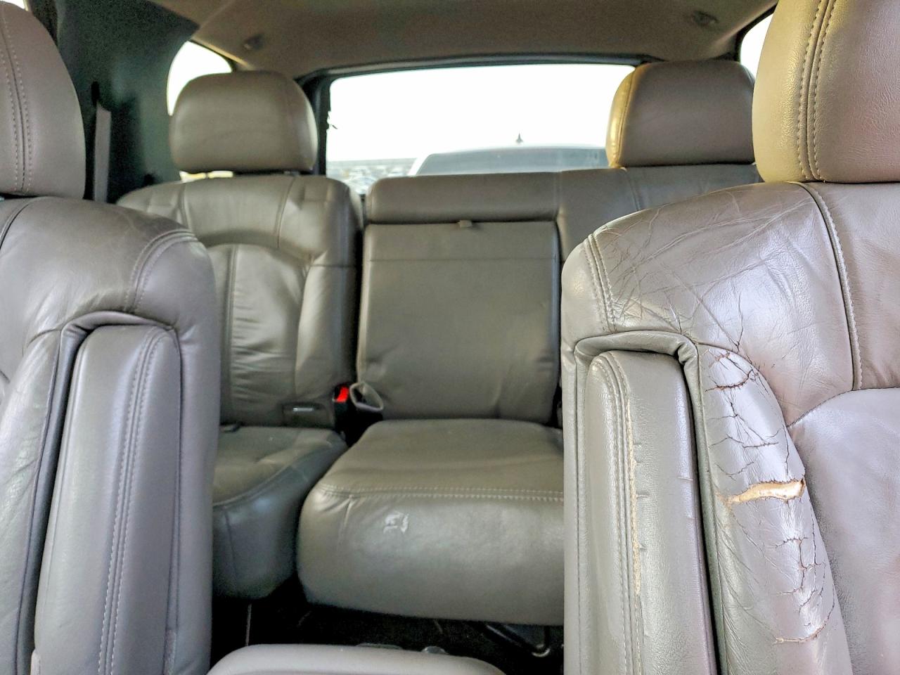 2002 Chev Tahoe VIN 1GNEC13T52R214593 photo 10