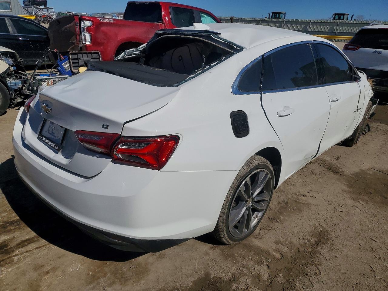 2022 Chev Malibu VIN 1G1ZD5ST7NF160826 photo 3