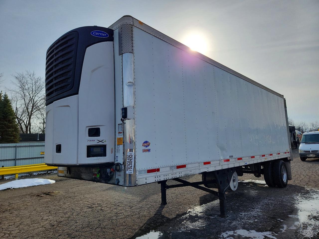 2022 UTLITY Refrigerat VIN 1UYVS1283N6560206 photo 2