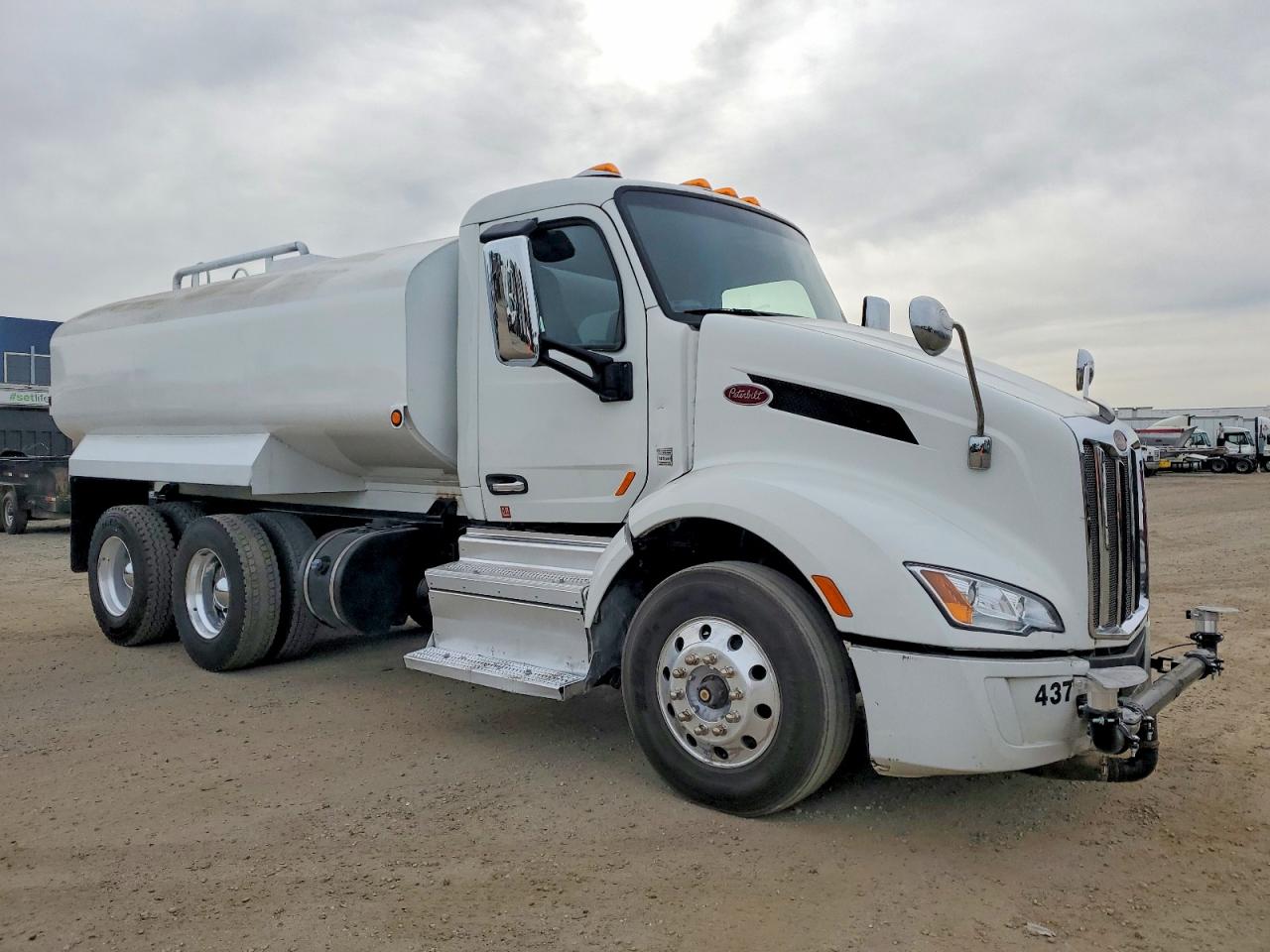 2021 PETERBILT All models VIN 1XPBDP9X9MD733523 photo 1