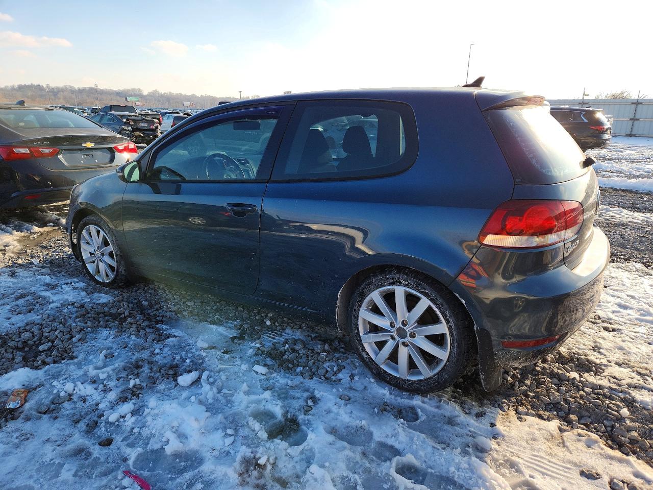 2011 Volkswagen Golf VIN WVWBM7AJ9BW029428 photo 2