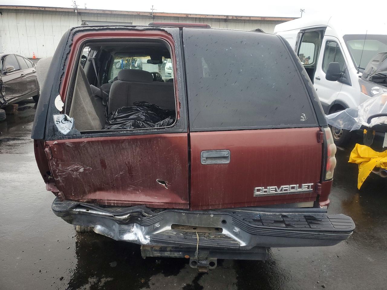 1998 Chevrolet Suburban VIN 3GNEC16R9WG108914 photo 6