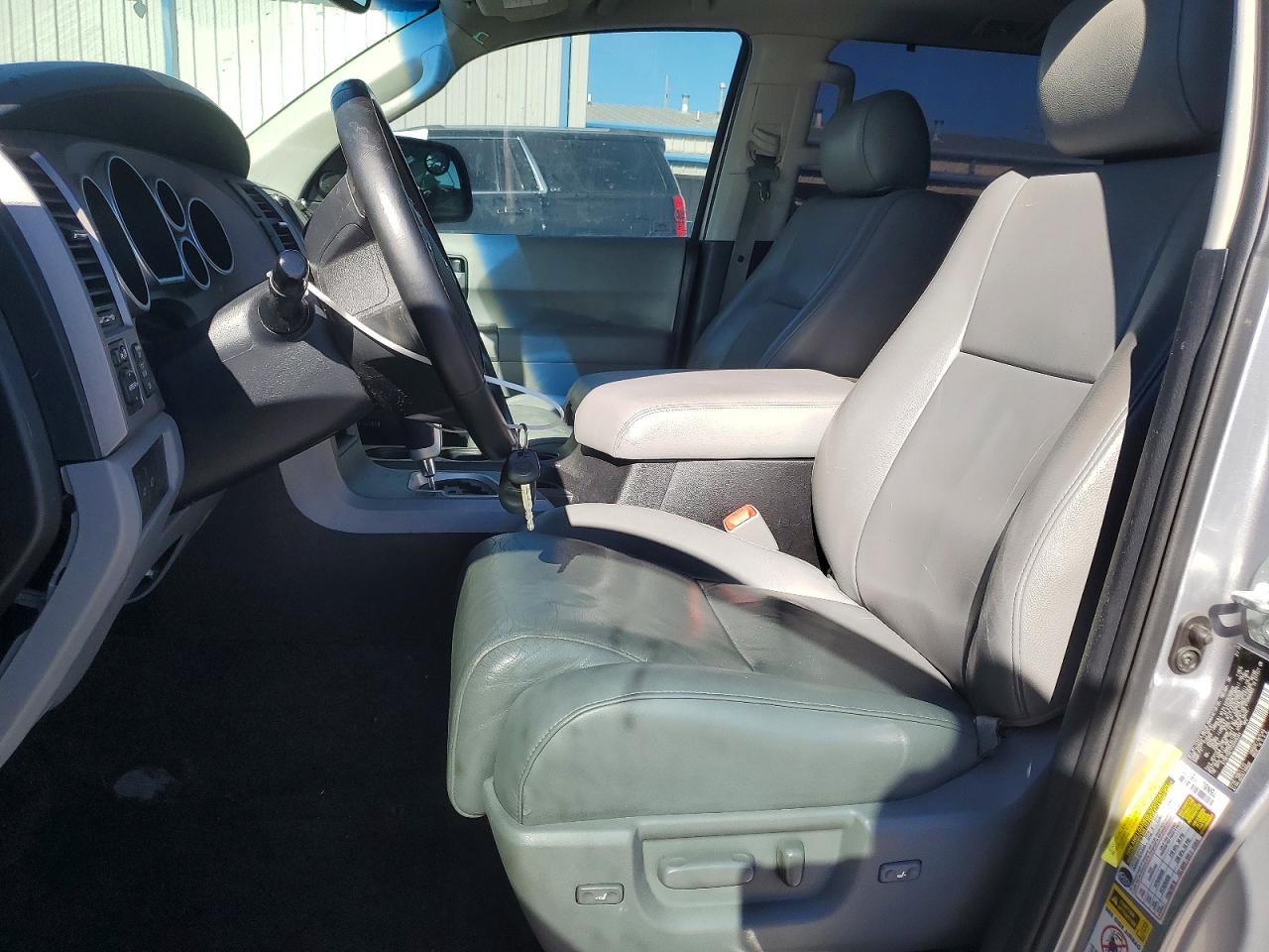 2013 Toyota Sequoia VIN 5TDKY5G17DS046344 photo 7