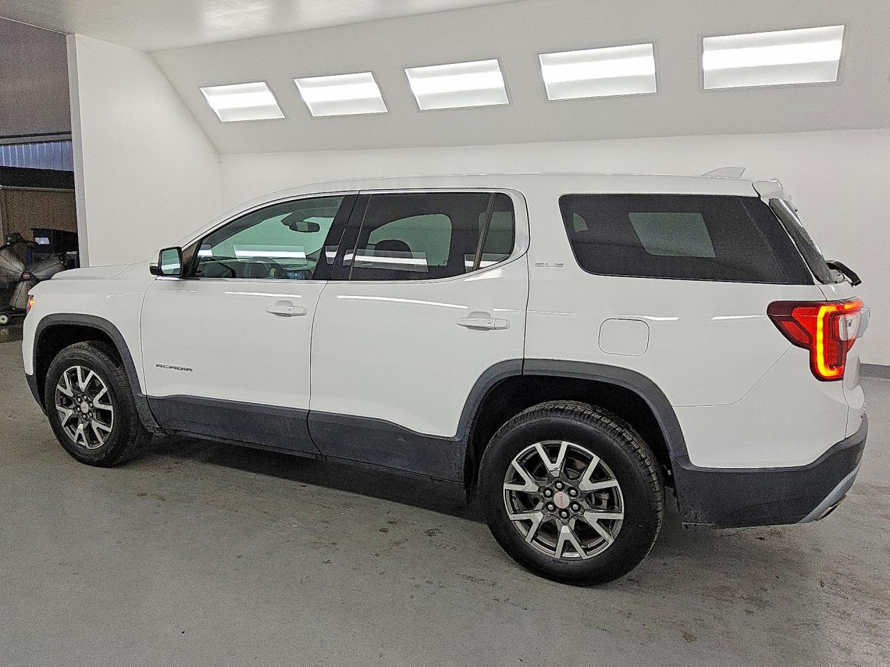 2022 GMC Acadia VIN 1GKKNKL43NZ132410 photo 2