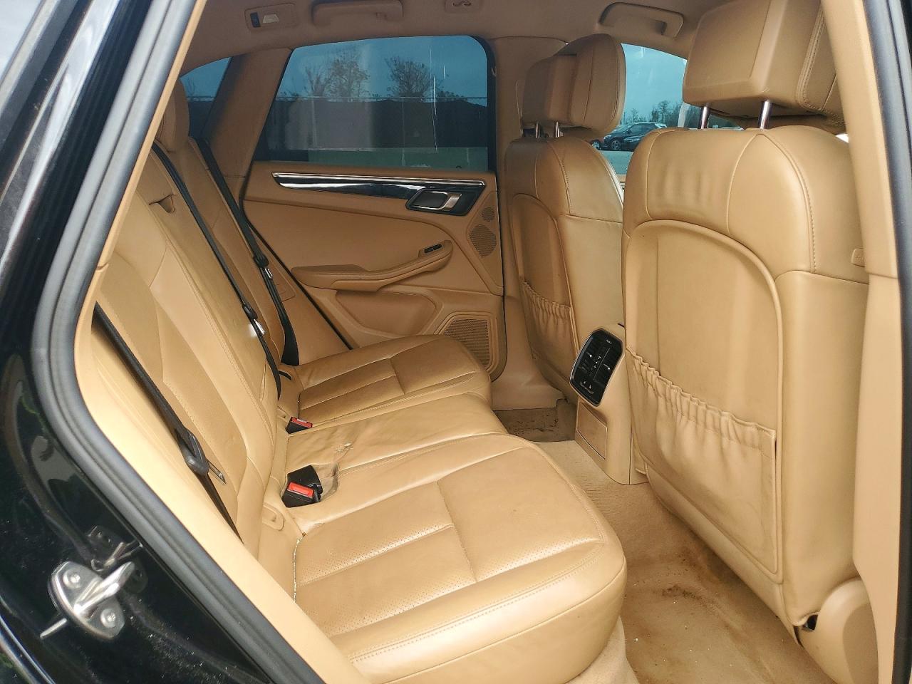 2016 Porsche Macan VIN WP1AB2A50GLB50282 photo 10