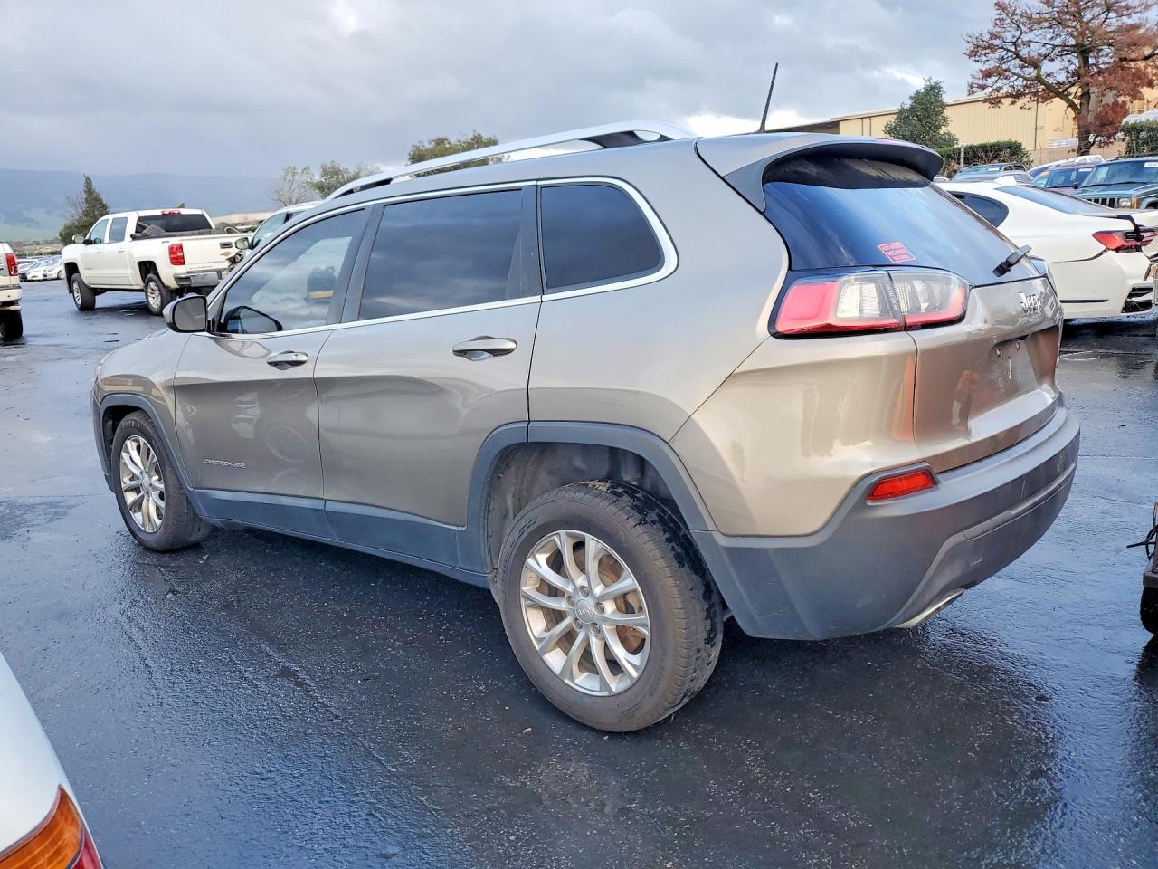 2019 Jeep Grand cher VIN 1C4PJLCX2KD353681 photo 2