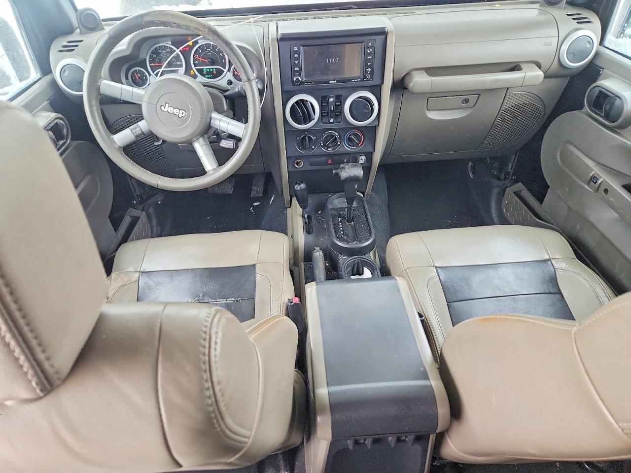 2008 Jeep Wrangler / VIN 1J4GA59148L637126 photo 8