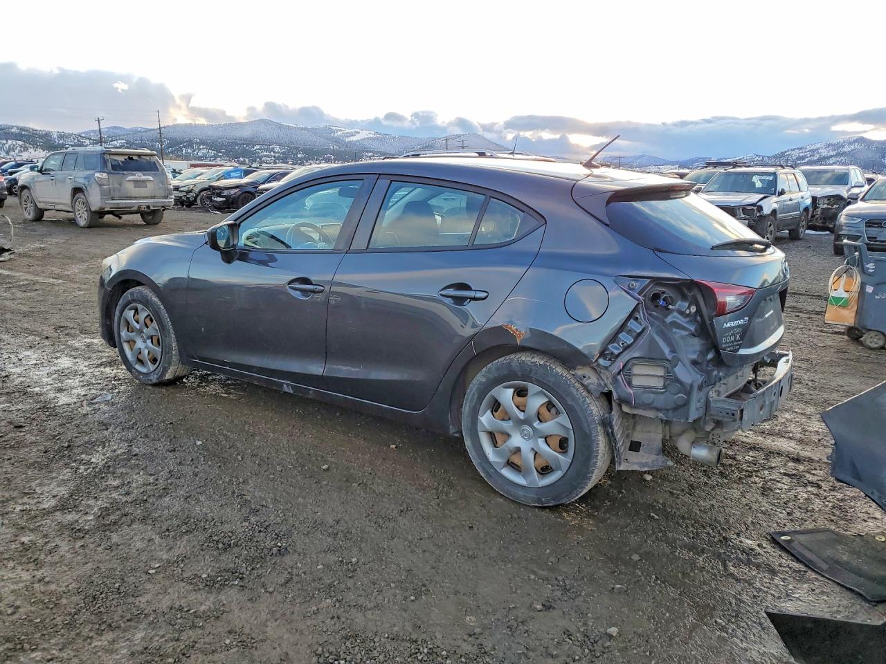 2015 Mazda 3 VIN JM1BM1K71F1239718 photo 2