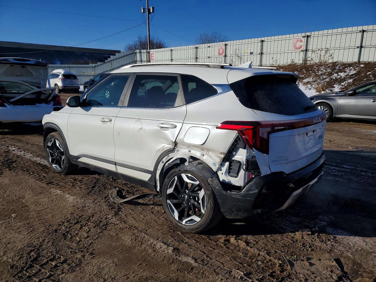 2026 Kia Seltos sx VIN KNDETCA75T7875595 photo 2