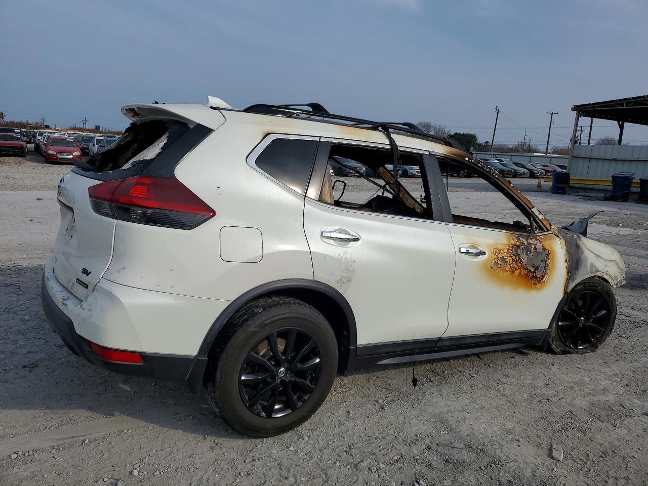 2018 NISS Rogue VIN 5N1AT2MT8JC817059 photo 3