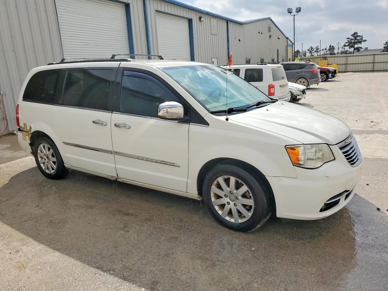 2012 Chrysler Minivan VIN 2C4RC1CG5CR327551 photo 1