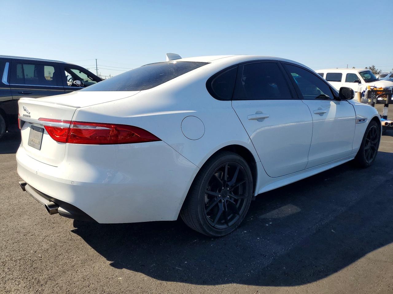 2016 Jaguar Xf VIN SAJBF4BV5GCY13402 photo 3