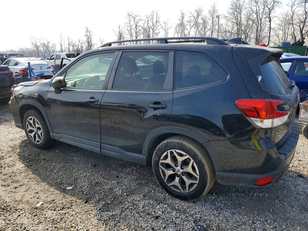 2019 Subaru Forester VIN JF2SKAGC3KH590337 photo 2