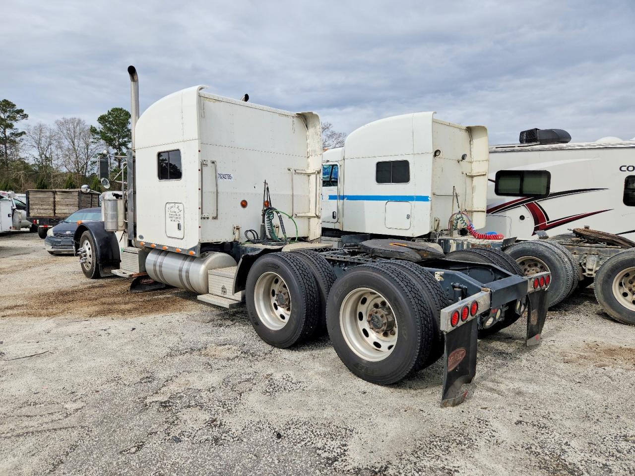 2004 PETERBILT All models VIN 1XP5DB9X74D832891 photo 3