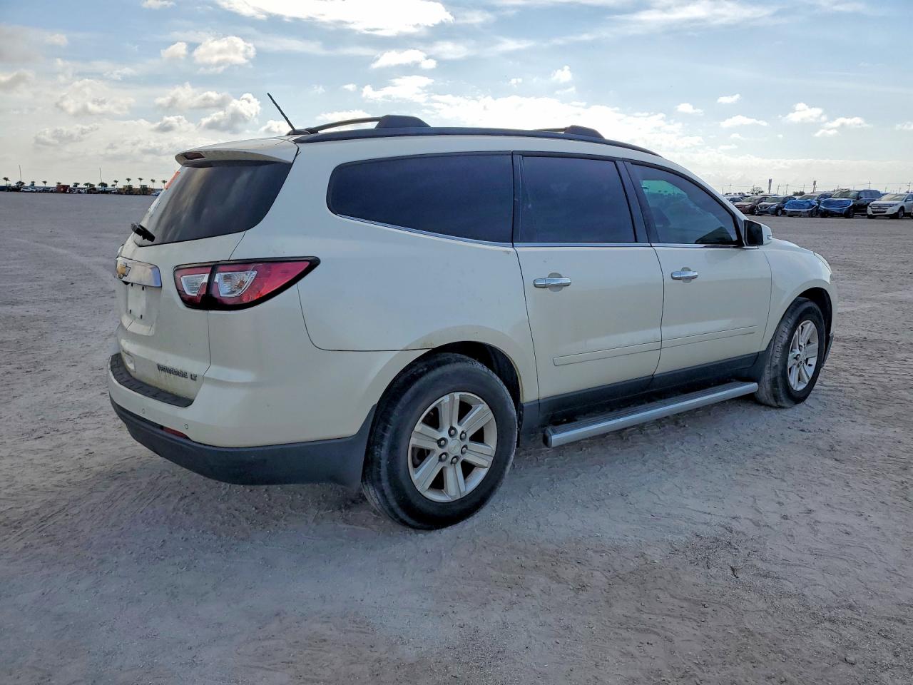 2014 Chevrolet Traverse VIN 1GNKRHKD0EJ331733 photo 3