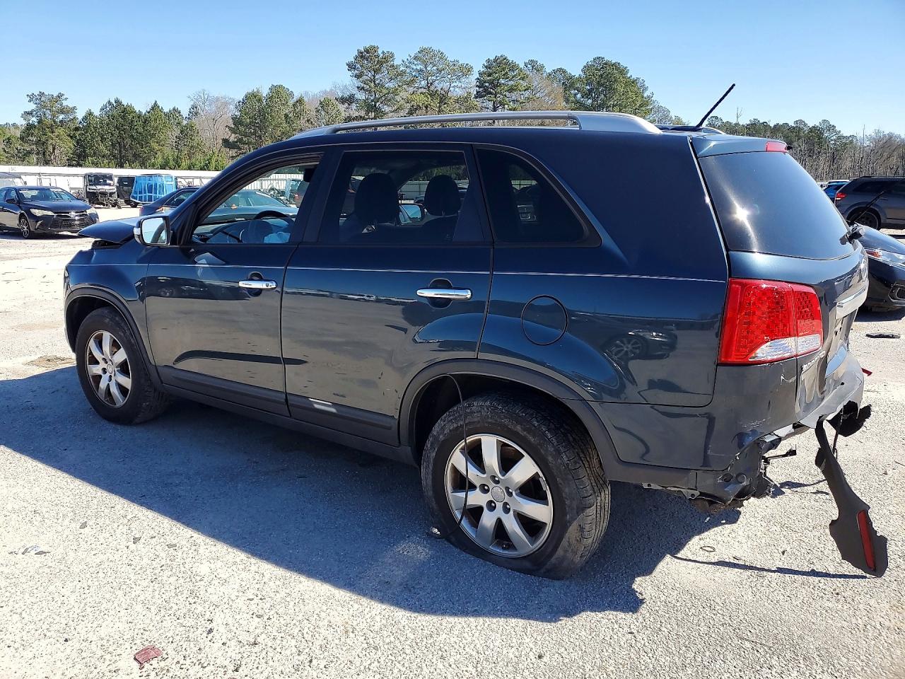 2012 Kia Sorento VIN 5XYKT4A62CG188609 photo 2