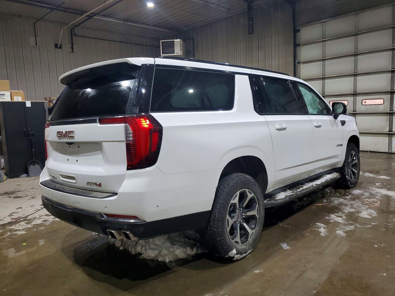 2026 GMC Yukon xl a VIN 1GKS2HKD4TR205553 photo 3