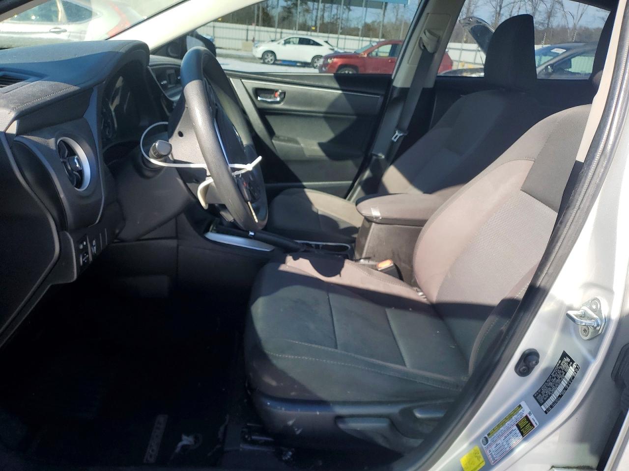 2018 Toyota Corolla VIN 5YFBURHE8JP773629 photo 7