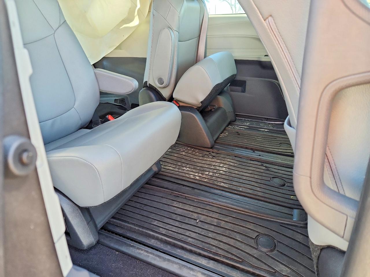 2024 Toyota Sienna VIN 5TDYSKFC8RS124909 photo 11
