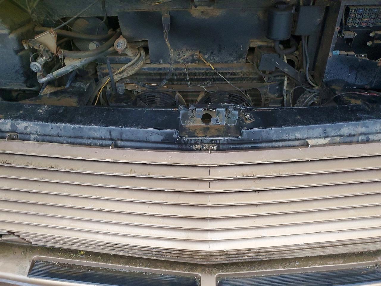 1988 CHEV All models VIN 1GBKP37W0J3307799 photo 7