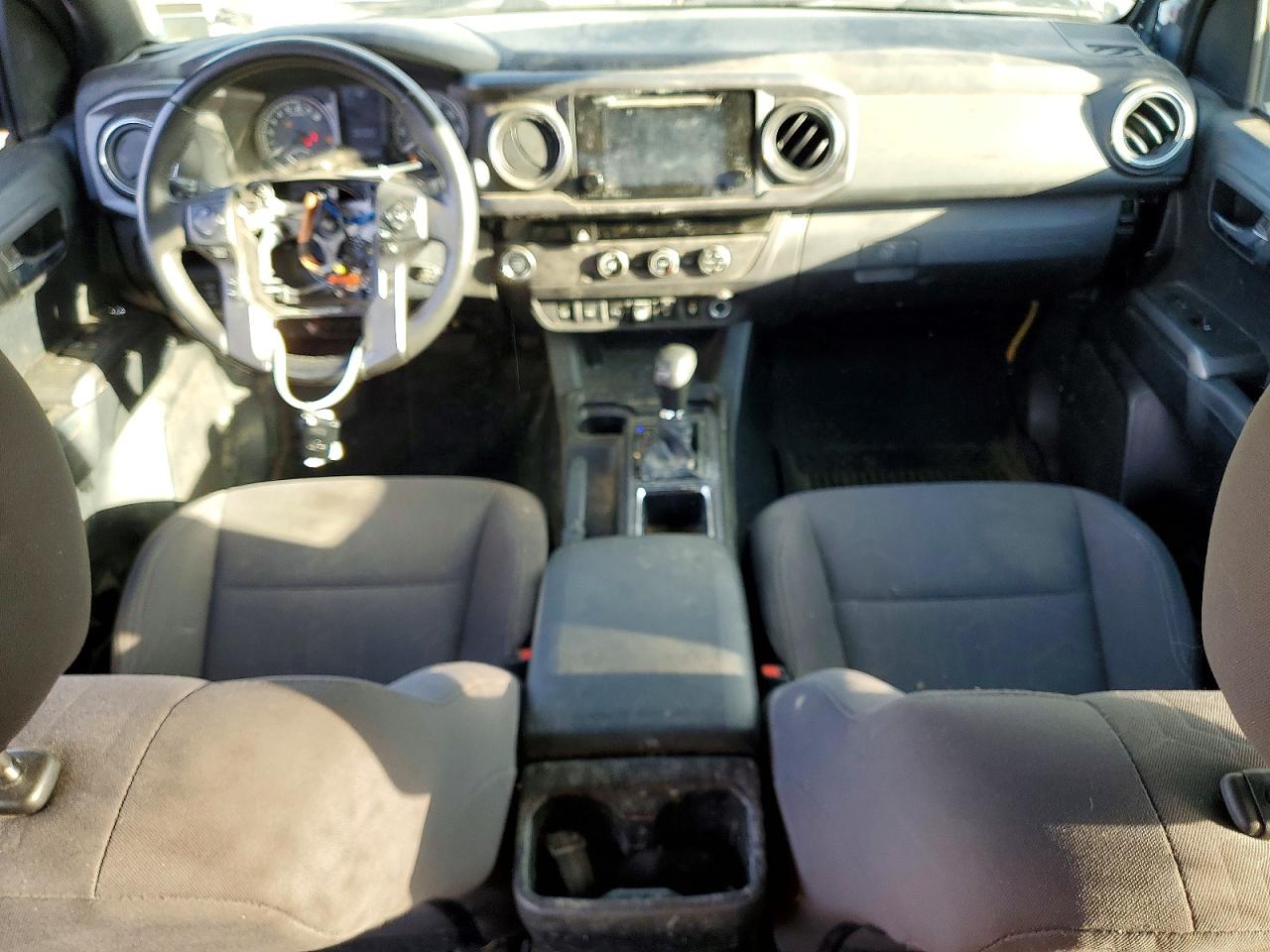 2018 Toyota Tacoma VIN 3TMAZ5CN3JM068077 photo 8