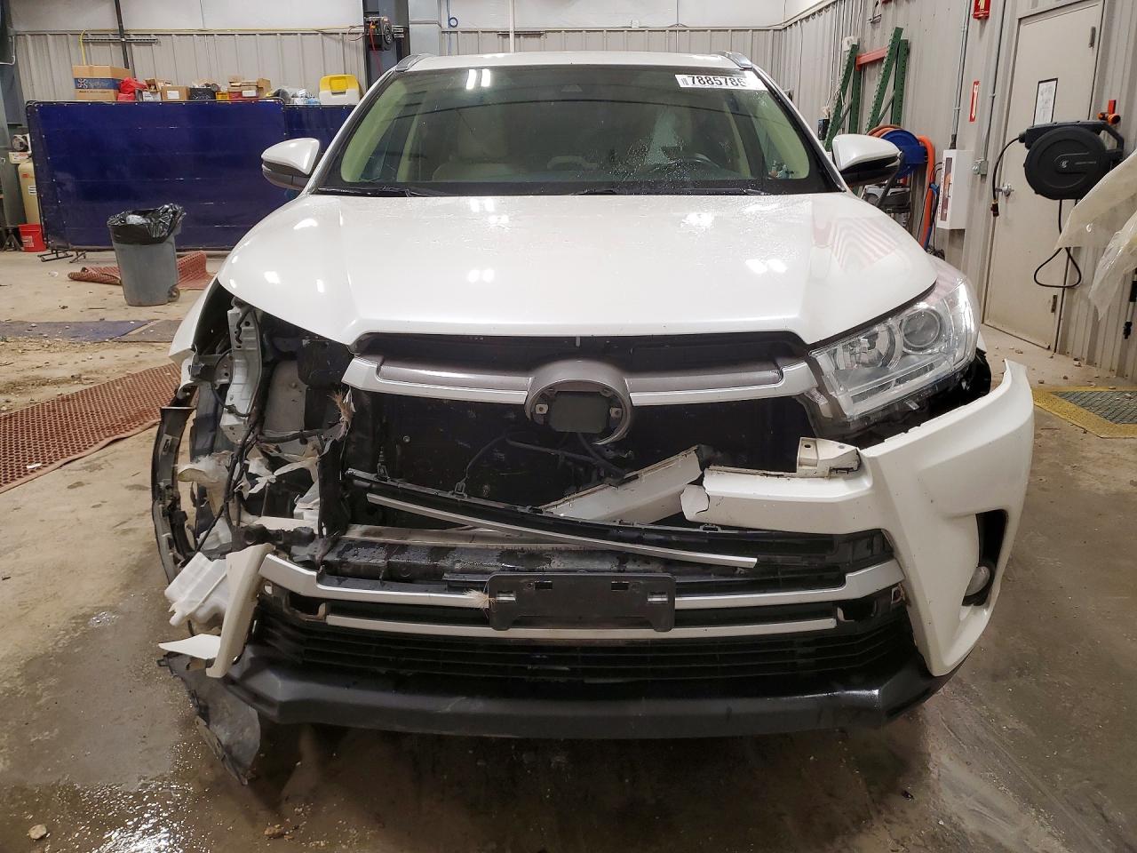 2017 Toyota Highlander VIN 5TDJZRFH9HS356838 photo 5