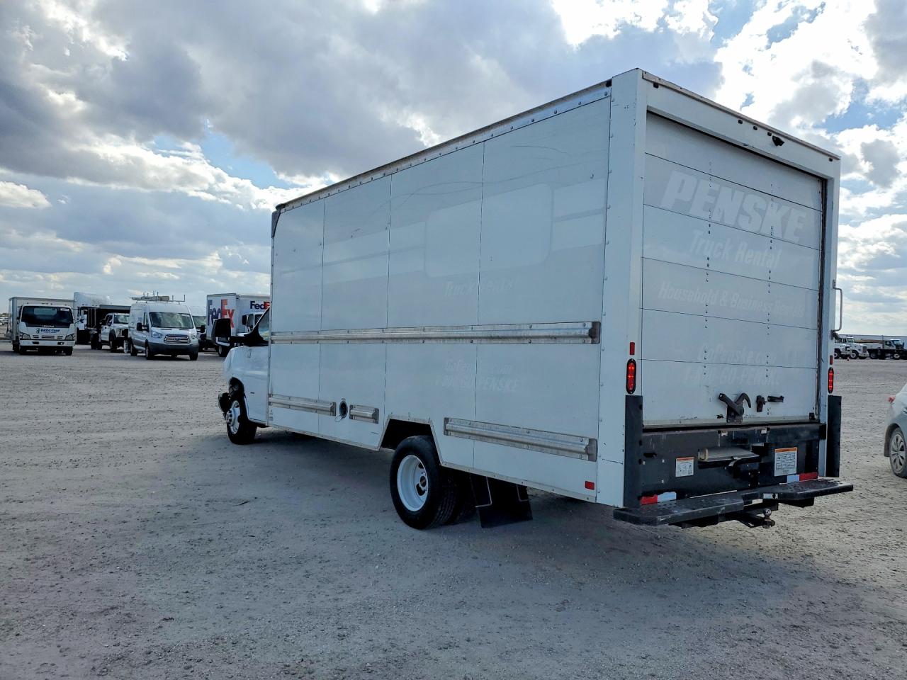 2021 GMC Savana VIN 7GZ37TC74MN013333 photo 2