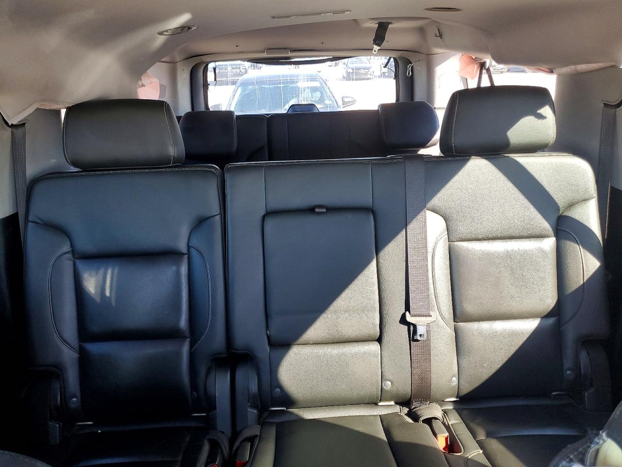 2019 Chevrolet Suburban VIN 1GNSKHKC2KR394535 photo 10