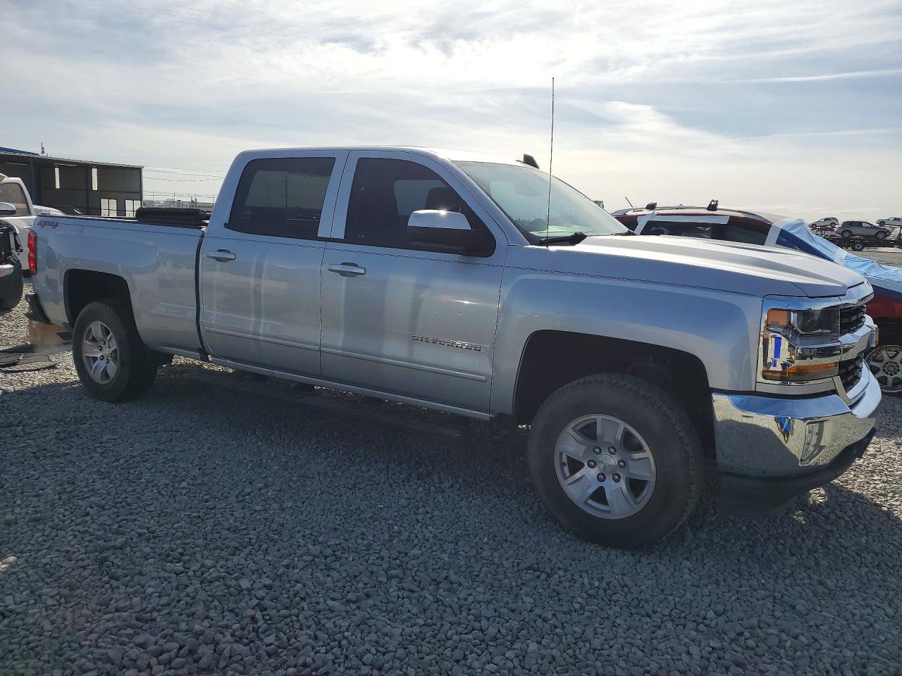 2018 Chevrolet All models VIN 1GCUKREC1JF223097 photo 4