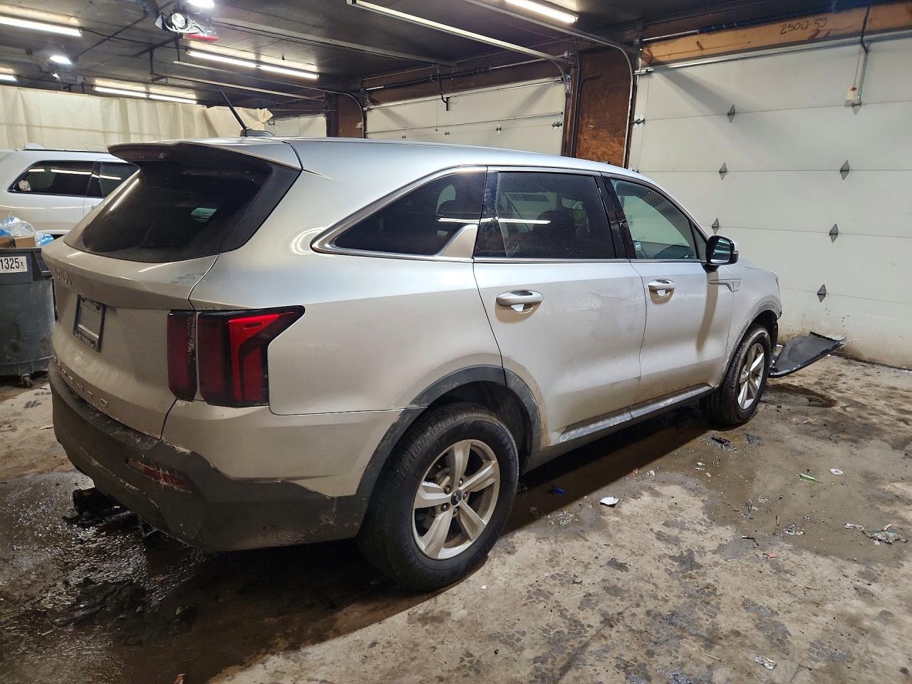 2022 Kia Sorento VIN 5XYRGDLC8NG084036 photo 3