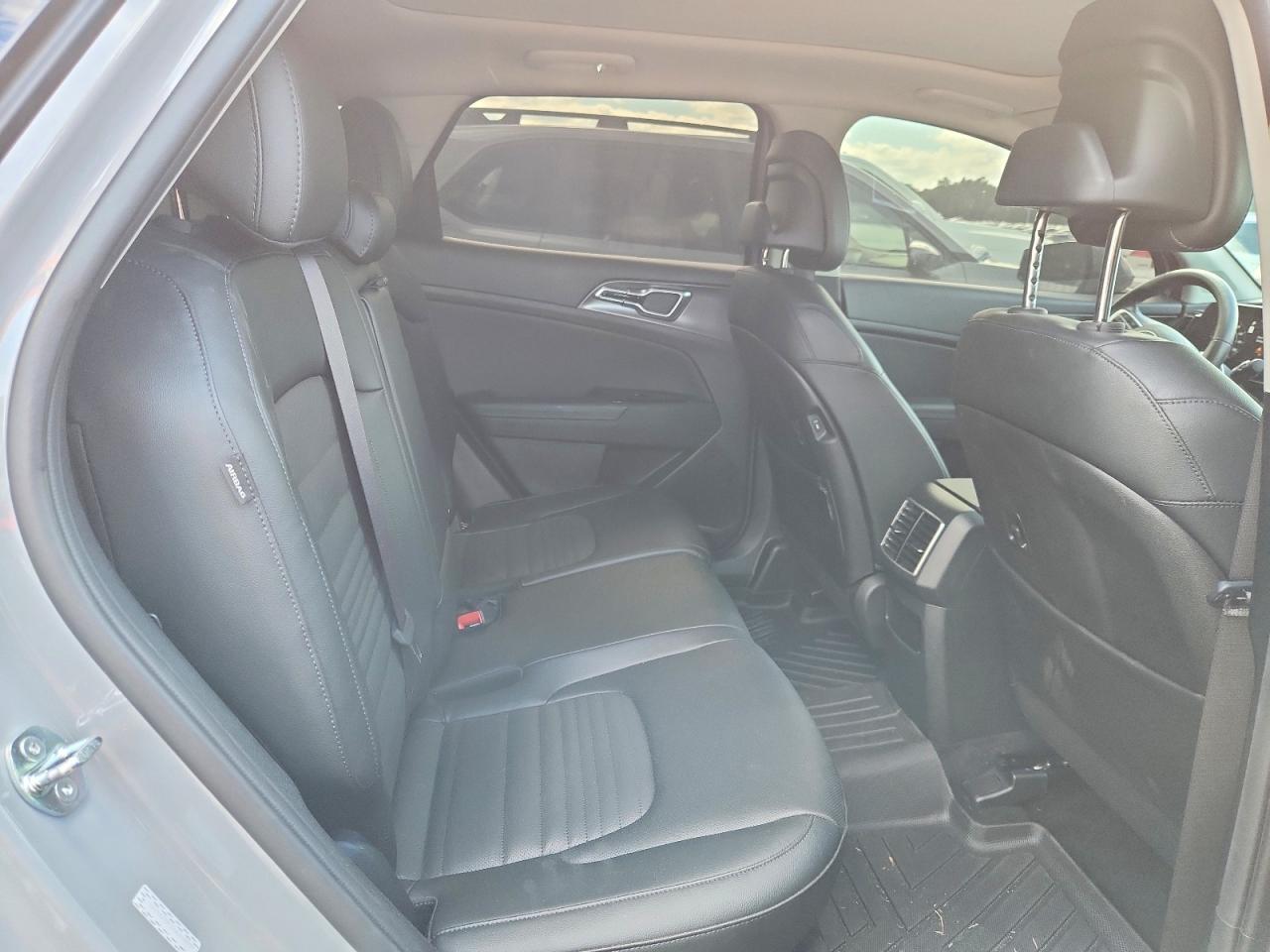 2025 Kia Sportage VIN 5XYK53DF5SG270039 photo 11
