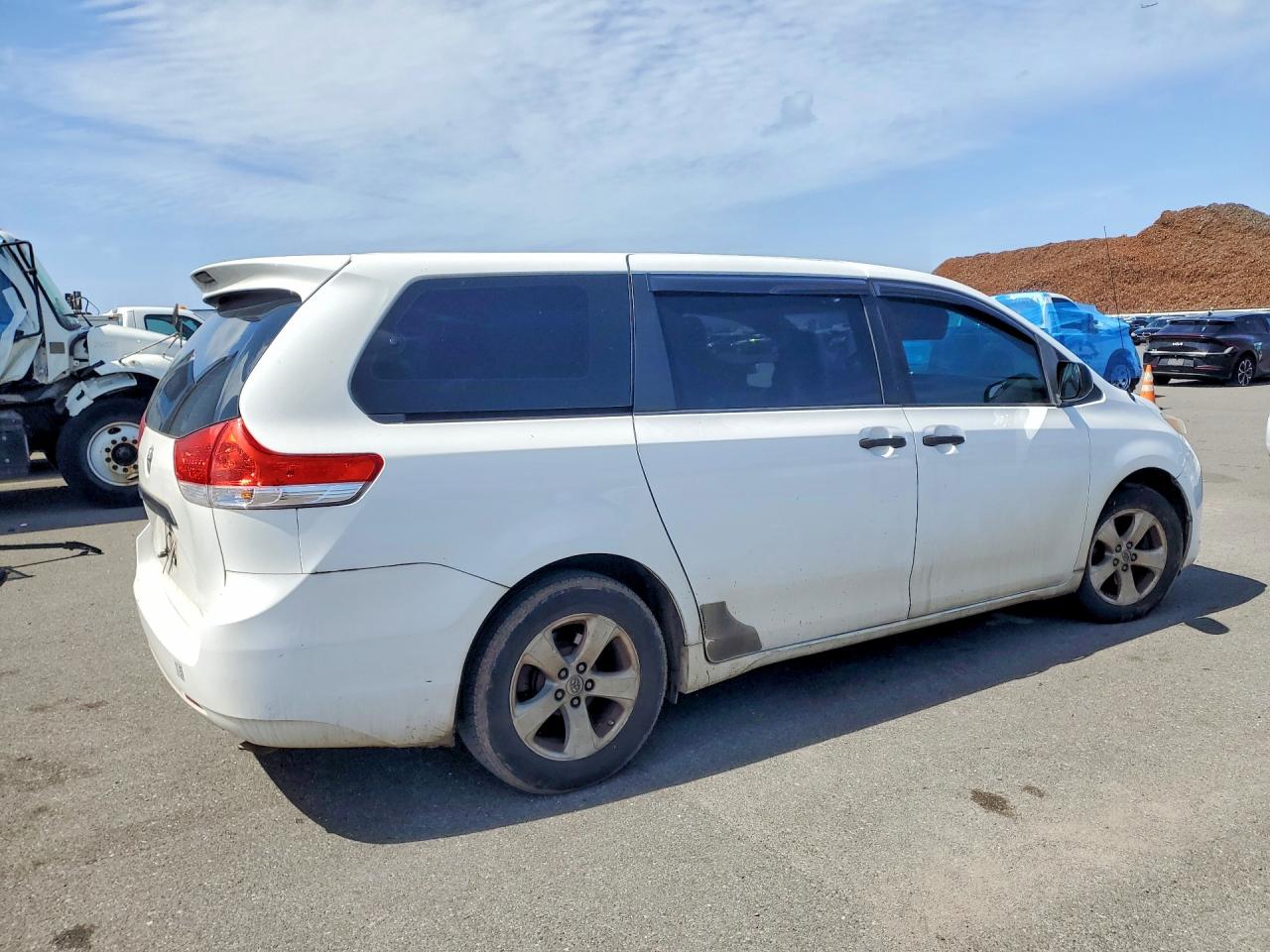 2014 Toyota All models VIN 5TDZK3DC5ES420851 photo 3