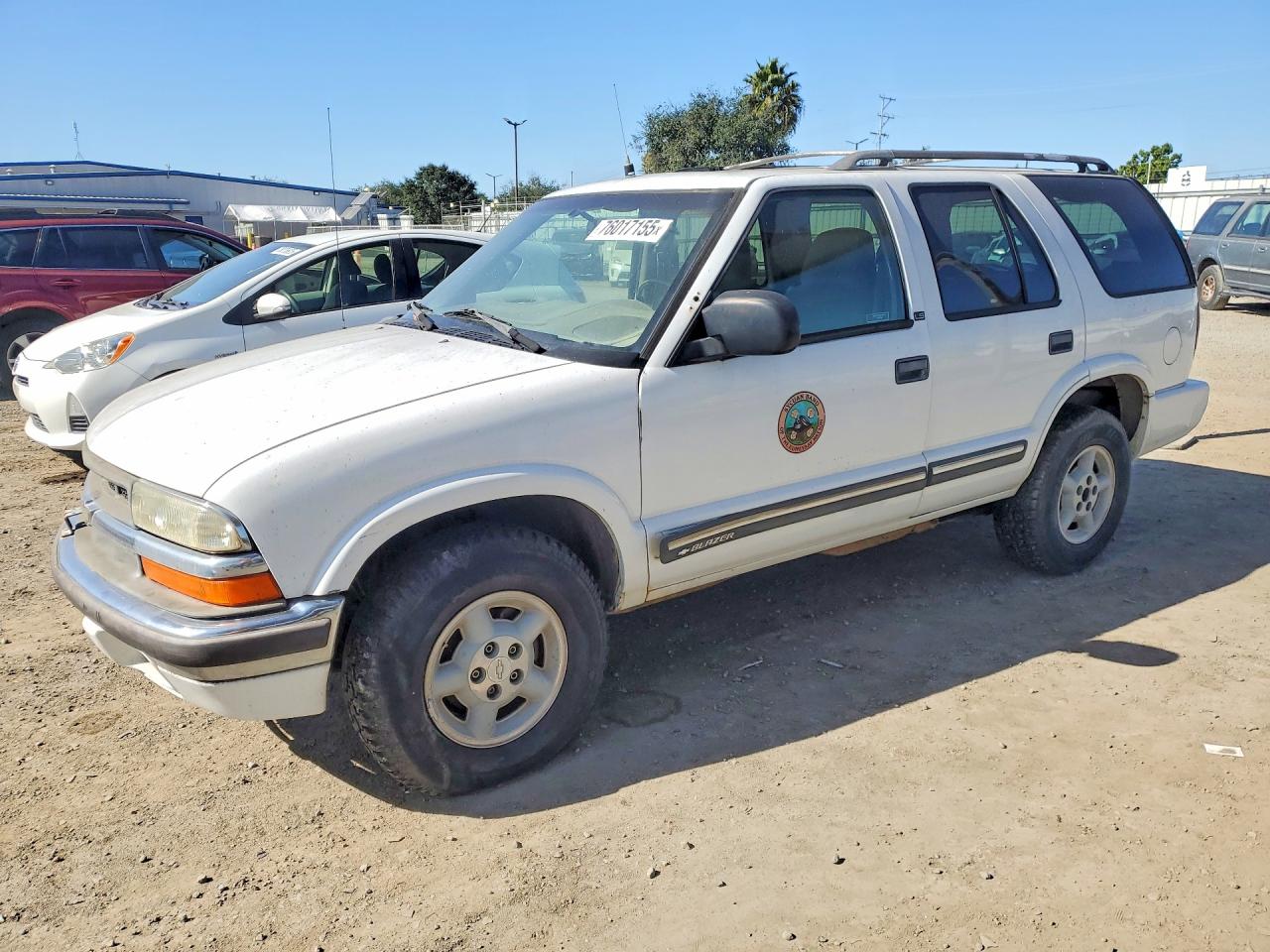 2000 CHEV Blazer VIN 1GNDT13W1Y2117866 photo 1