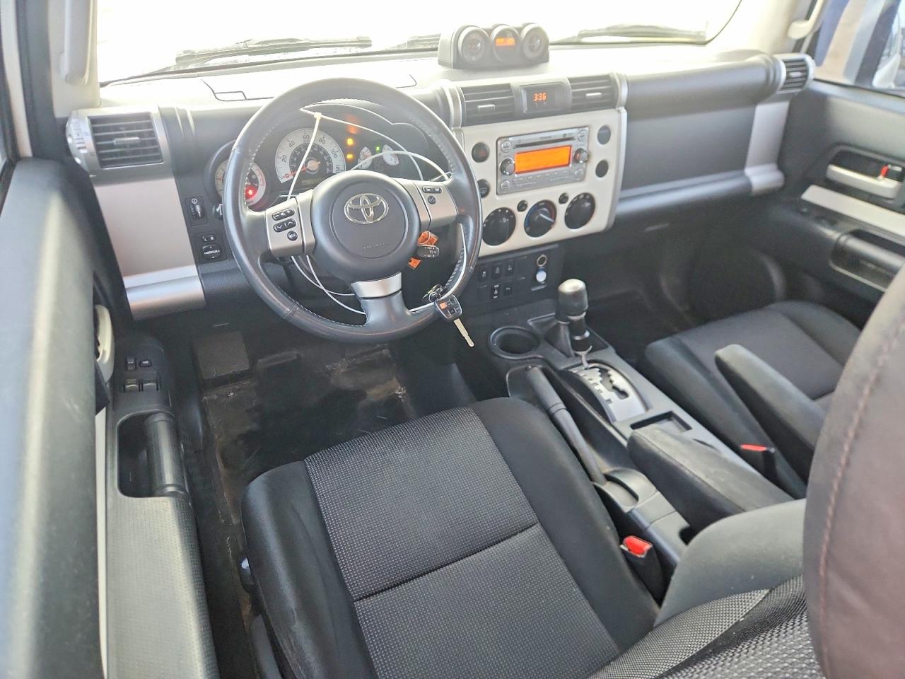 2011 Toyota Fj cruiser VIN JTEBU4BF2BK105342 photo 8