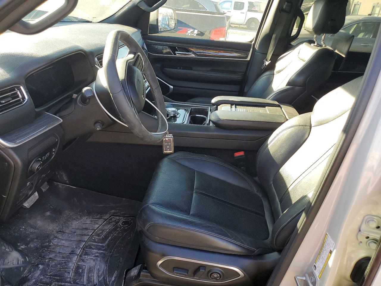 2022 Jeep Wagoneer VIN 1C4SJUBTXNS147930 photo 7