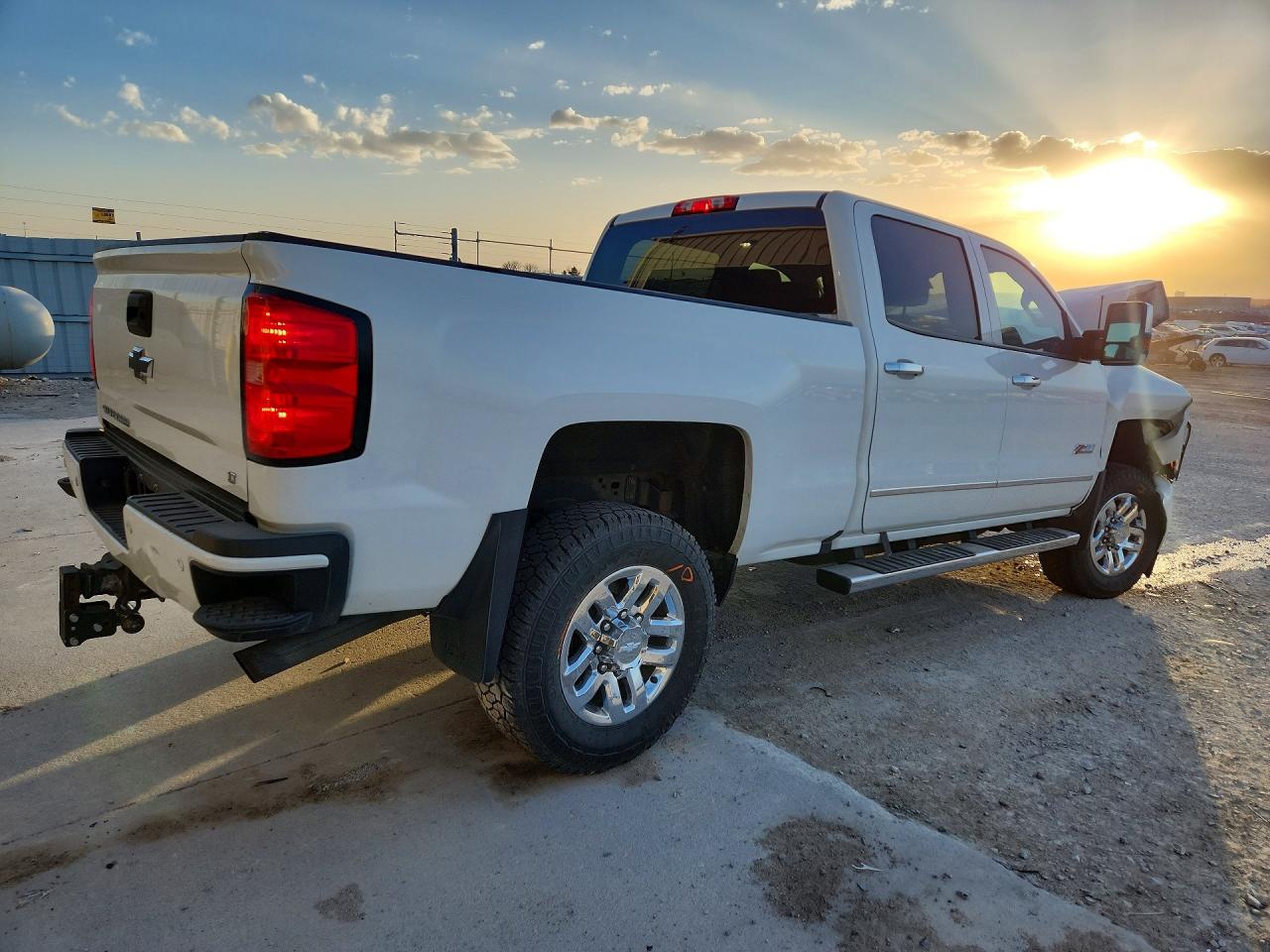 2019 Chevrolet All models VIN 1GC1KWEG7KF264145 photo 3