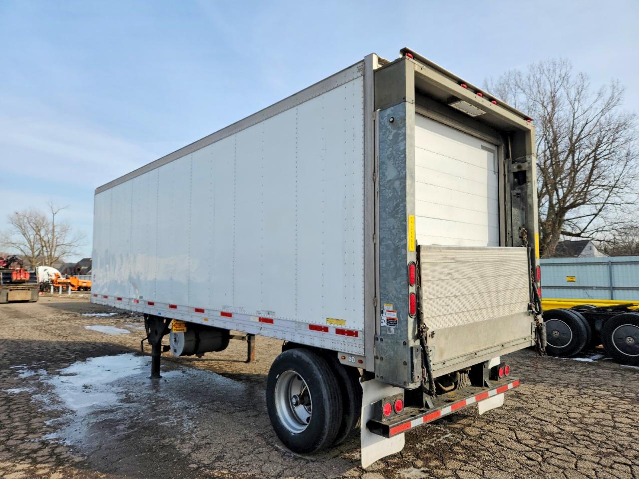 2022 UTLITY Refrigerat VIN 1UYVS1283N6560206 photo 3