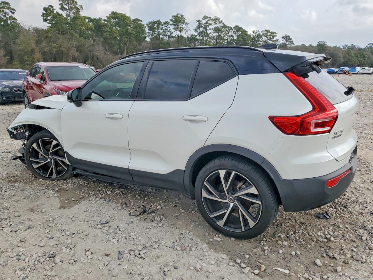 2021 Volvo Xc40 VIN YV4162UM0M2613299 photo 2