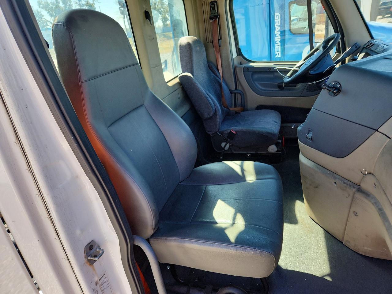 2016 FREIGHTLINER All other VIN 1FUBGEDV9GLHC5667 photo 5