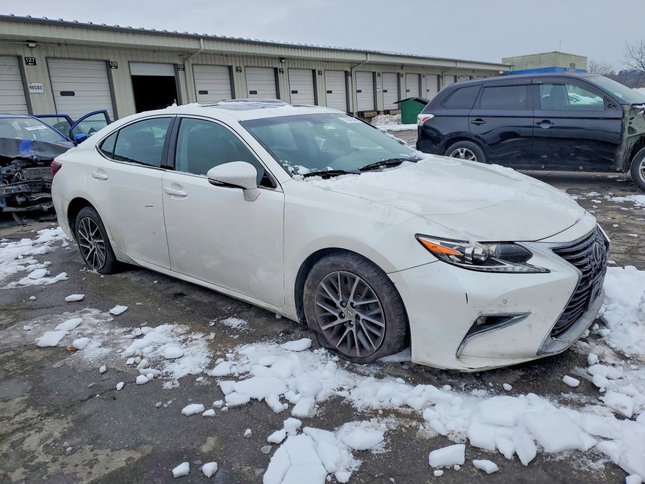 2016 Lexus ES350 VIN 58ABK1GG2GU019846 photo 4