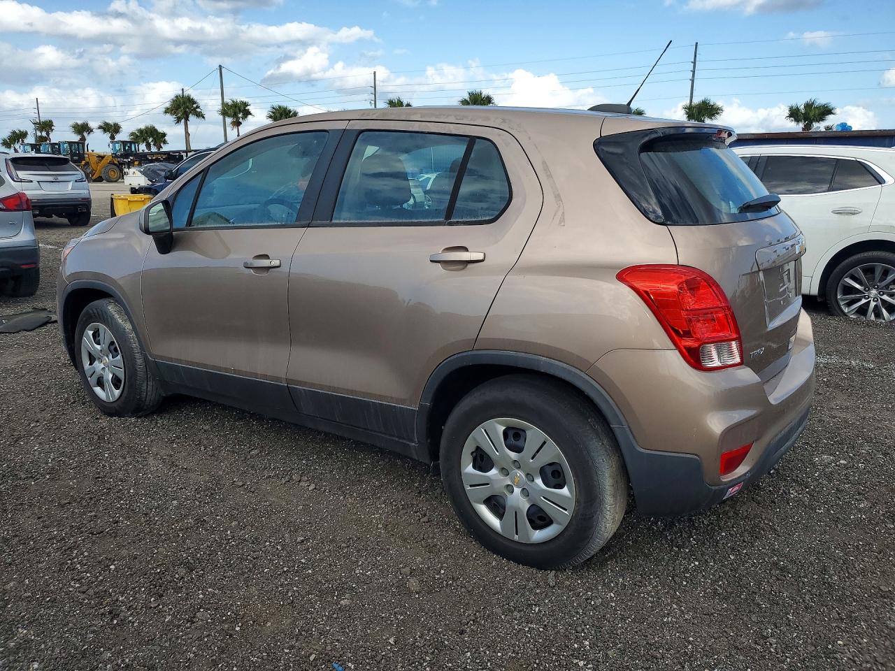 2018 Chevrolet Trax VIN 3GNCJKSB9JL410747 photo 2