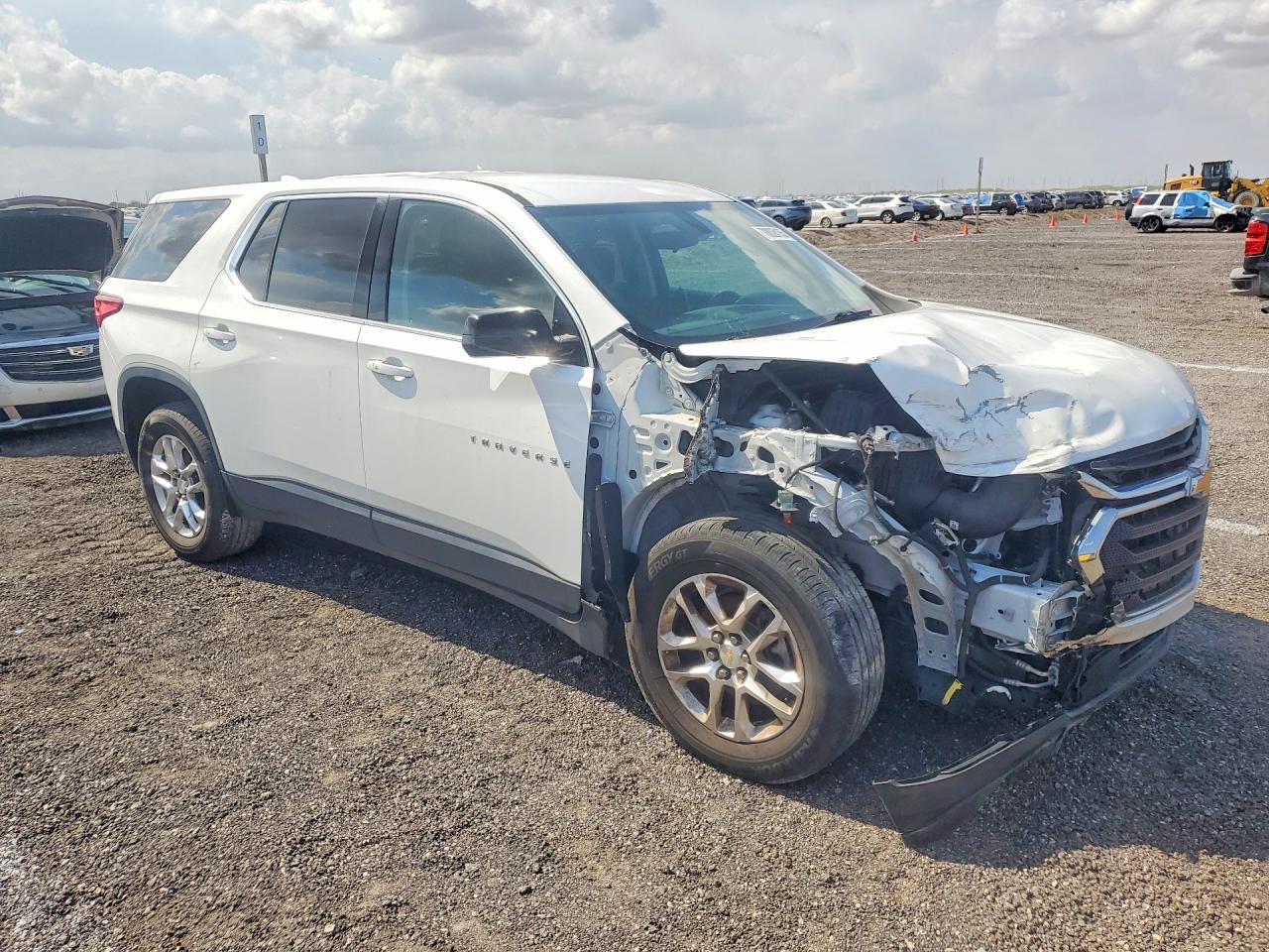 2018 Chevrolet Traverse VIN 1GNERFKW4JJ107636 photo 4