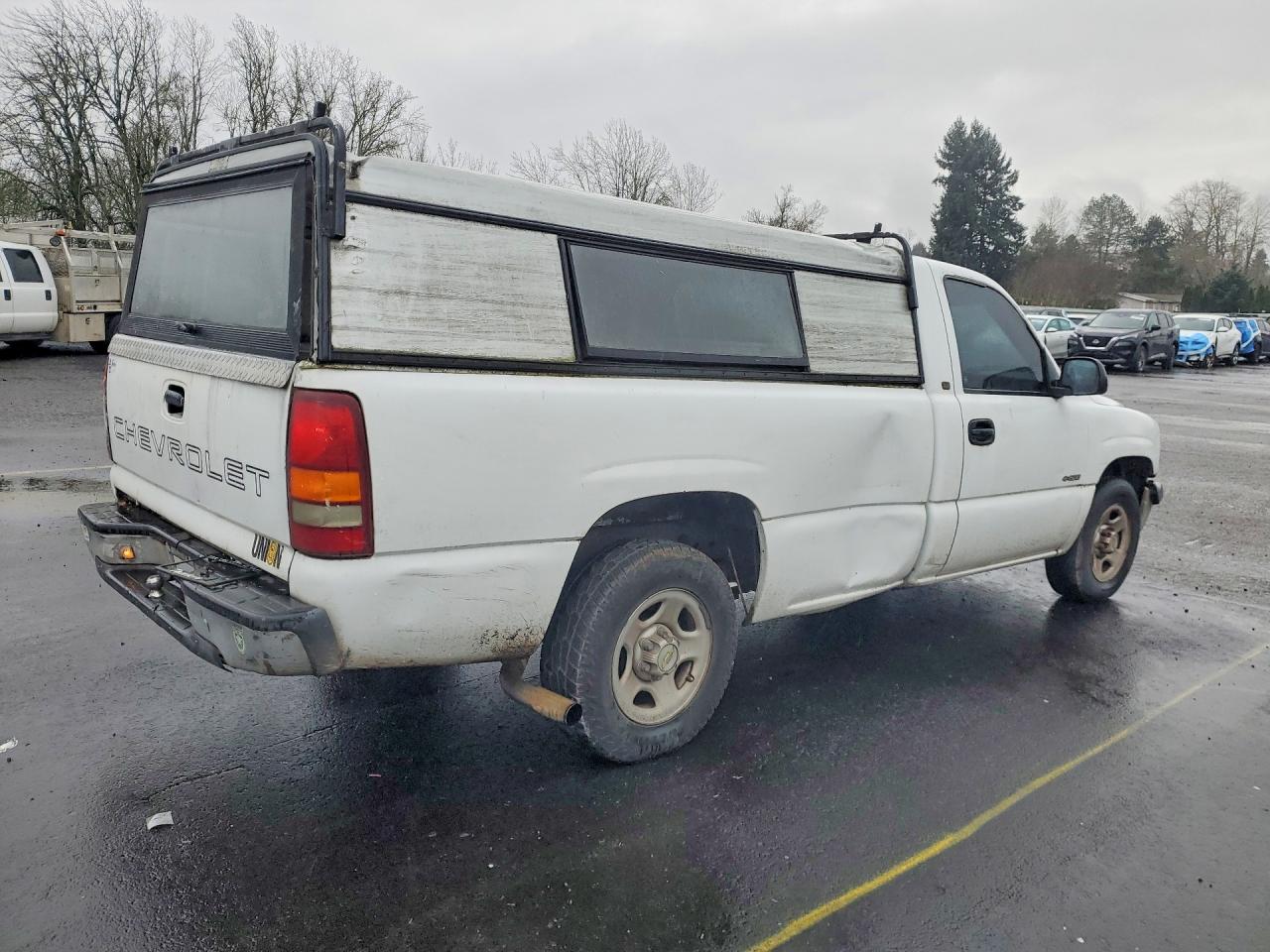 2000 Chevrolet Silverado 1500 VIN 1GCEC14W5YE304960 photo 3