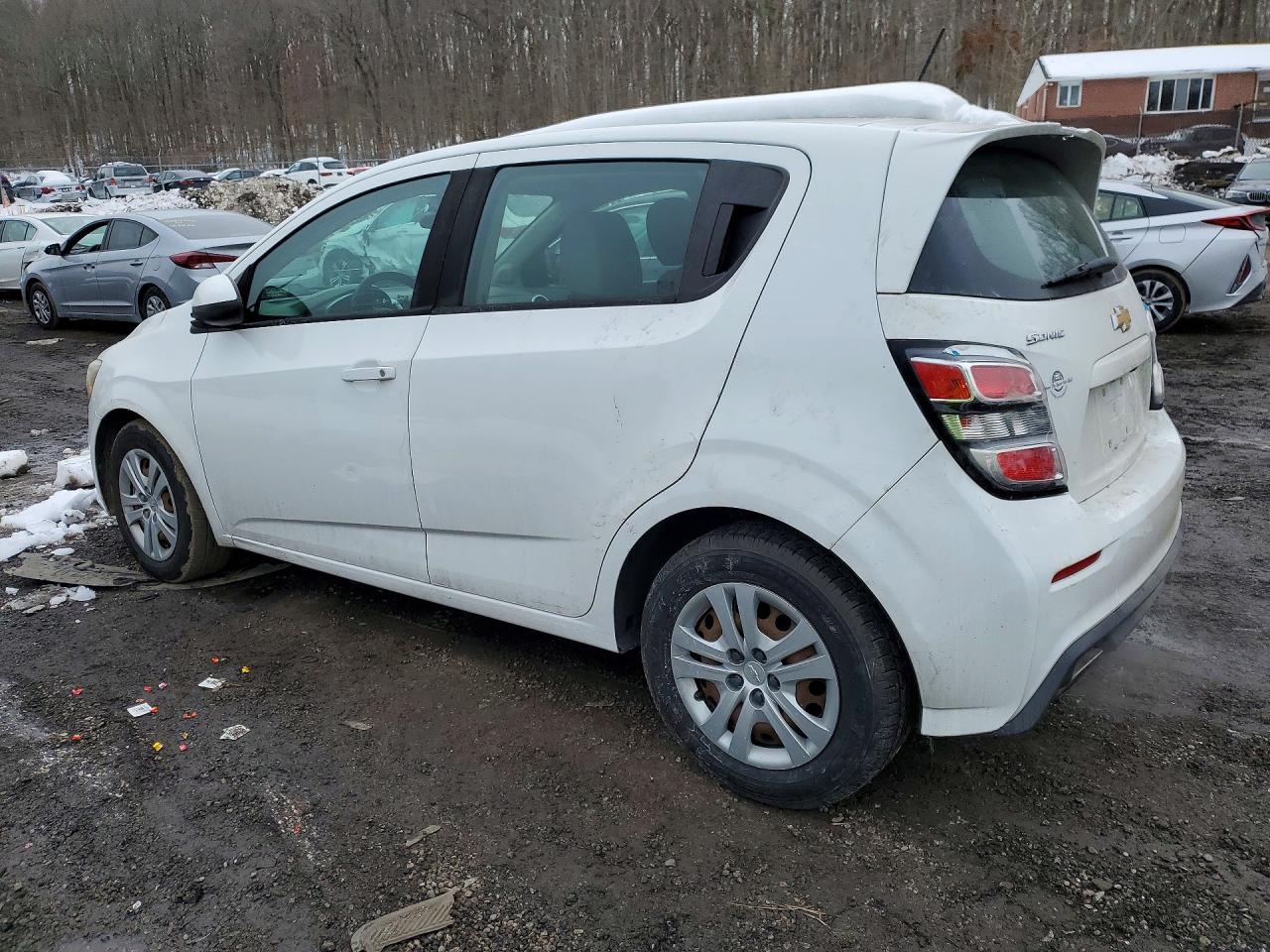 2017 Chev Sonic VIN 1G1JG6SG1H4161743 photo 2