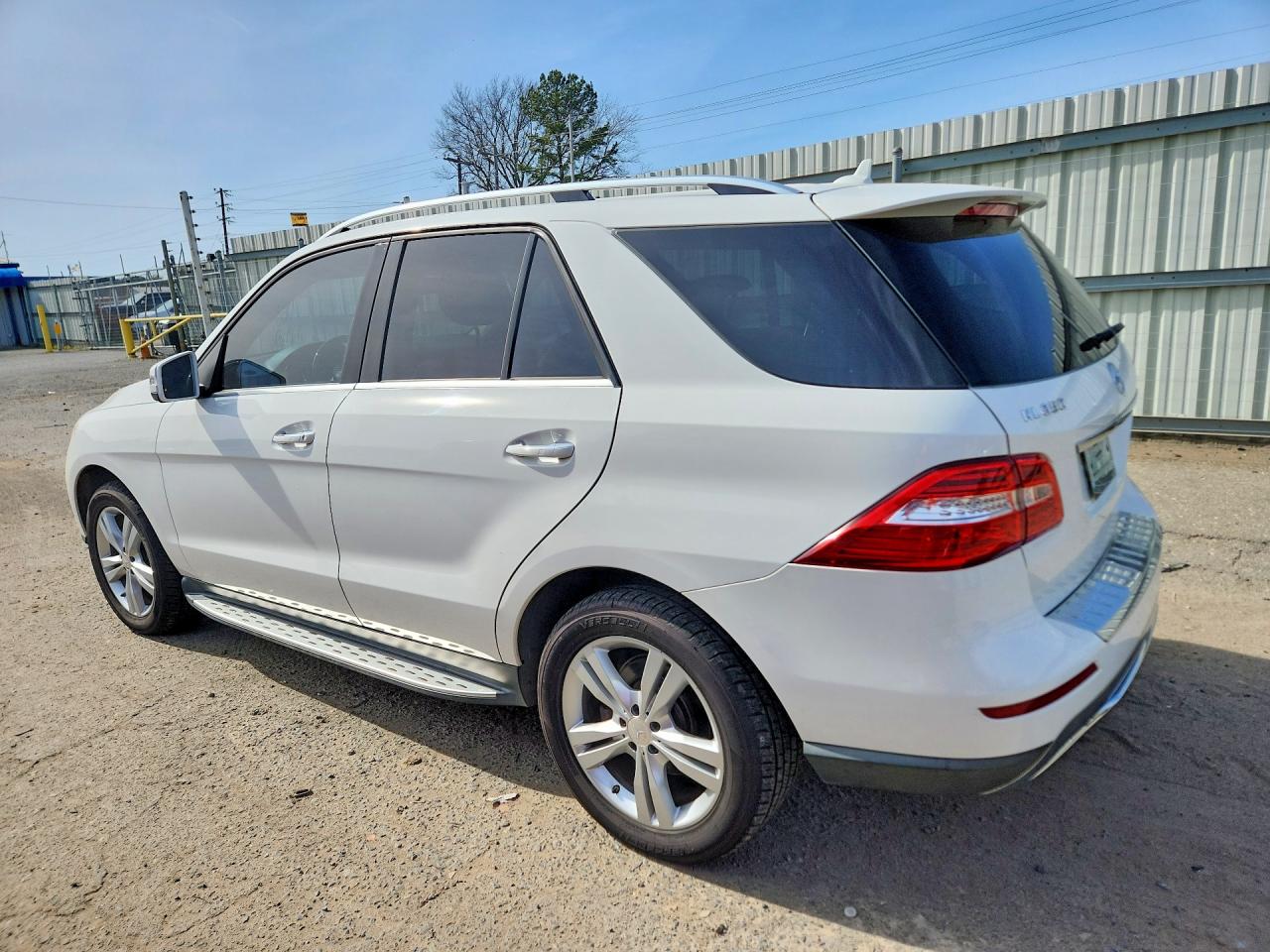 2015 Mercedes-Benz M-class VIN 4JGDA5JB6FA556582 photo 2