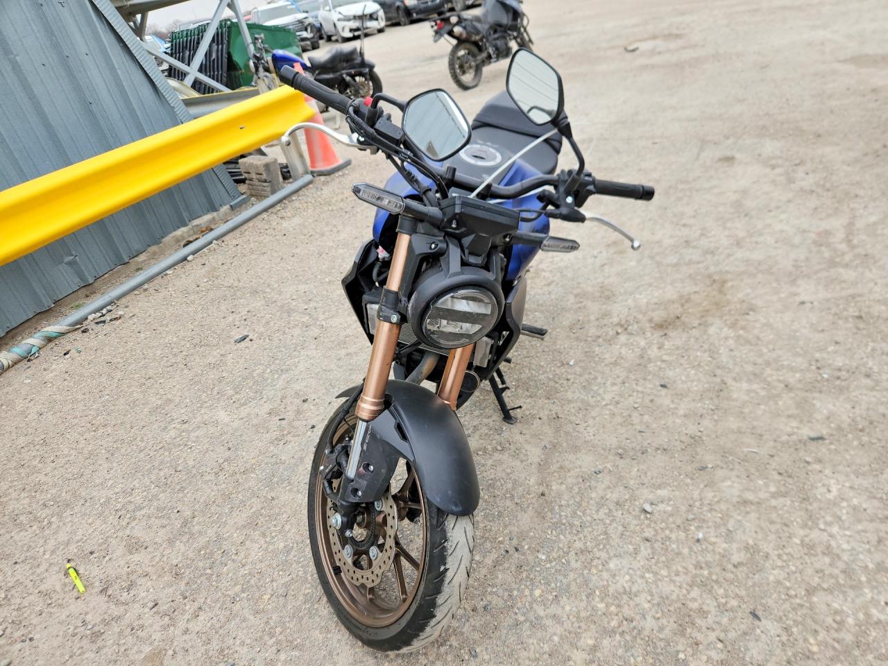 2022 Honda Cb cycle VIN MLHNC5557N5200380 photo 2