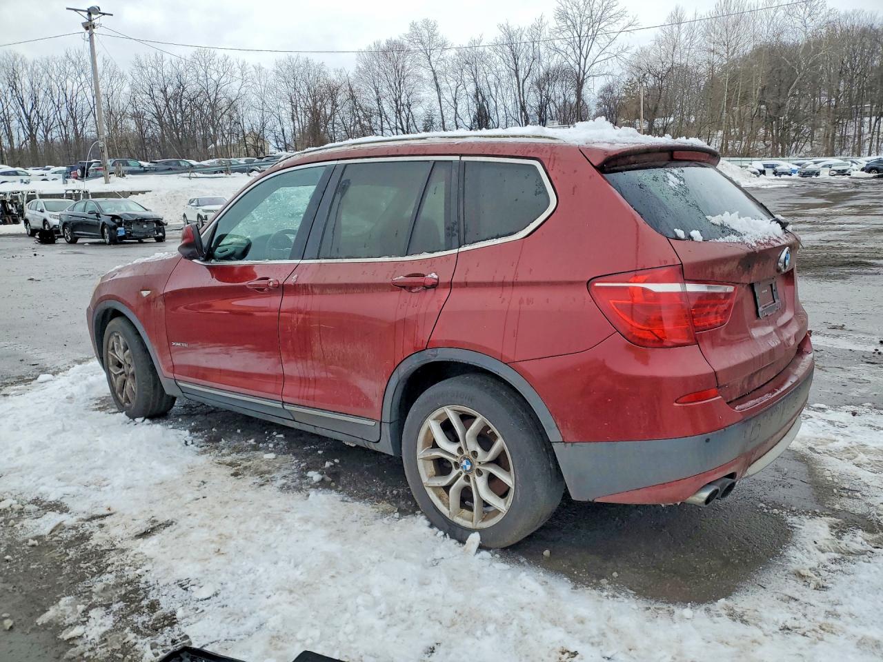 2011 BMW X3 VIN 5UXWX7C55BL731884 photo 2